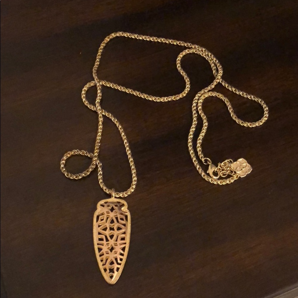 Kendra Scott necklace
